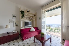 JOIVY Spectacular Sea View Apt For 5 W/Terrace