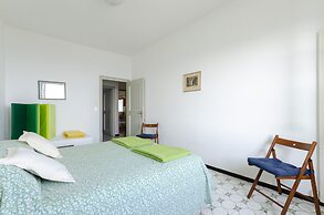 JOIVY Spectacular Sea View Apt For 5 W/Terrace