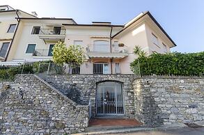 JOIVY Spectacular Sea View Apt For 5 W/Terrace