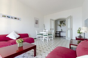 JOIVY Spectacular Sea View Apt For 5 W/Terrace