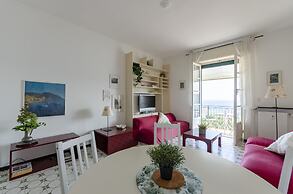 JOIVY Spectacular Sea View Apt For 5 W/Terrace