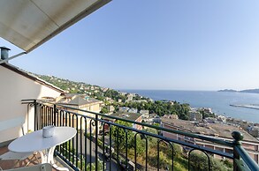 JOIVY Spectacular Sea View Apt For 5 W/Terrace