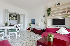 JOIVY Spectacular Sea View Apt For 5 W/Terrace