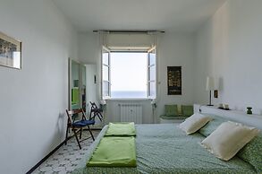 JOIVY Spectacular Sea View Apt For 5 W/Terrace