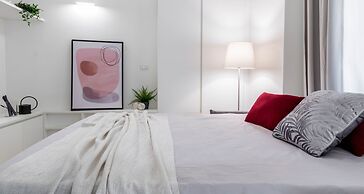 JOIVY Superb Studio For 2, 10Mins From Duomo