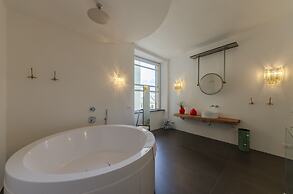 JOIVY Exclusive Flat For 6 Near Cathedral Of Genoa