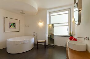 JOIVY Exclusive Flat For 6 Near Cathedral Of Genoa