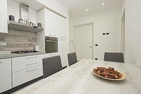 JOIVY Stylish 3-bed flat near the Genoa Aquarium