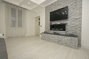 JOIVY Stylish 3-bed flat near the Genoa Aquarium