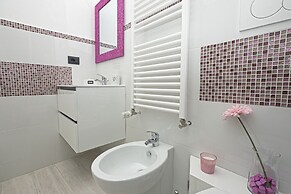 JOIVY Stylish 3-bed flat near the Genoa Aquarium