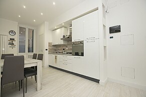 JOIVY Stylish 3-bed flat near the Genoa Aquarium