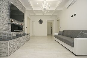 JOIVY Stylish 3-bed flat near the Genoa Aquarium