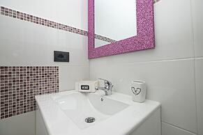 JOIVY Stylish 3-bed flat near the Genoa Aquarium