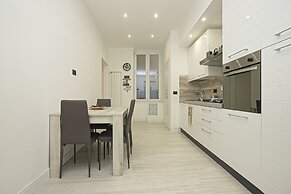 JOIVY Stylish 3-bed flat near the Genoa Aquarium