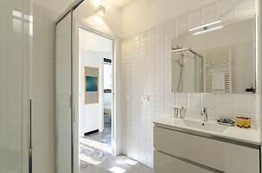 JOIVY Spacious Apt For 6, Near Train Station And Beach