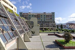 JOIVY Spacious Apt For 6, Near Train Station And Beach