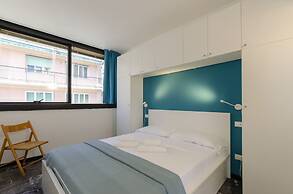 JOIVY Spacious Apt For 6, Near Train Station And Beach