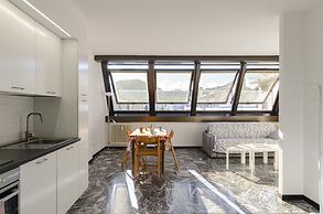 JOIVY Spacious Apt For 6, Near Train Station And Beach