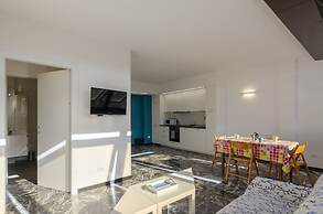 JOIVY Spacious Apt For 6, Near Train Station And Beach