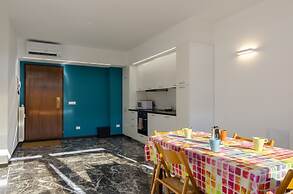 JOIVY Spacious Apt For 6, Near Train Station And Beach