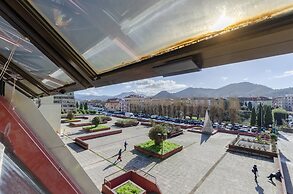 JOIVY Spacious Apt For 6, Near Train Station And Beach