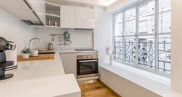 JOIVY Fulcorina Brera Chic apt near the Royal Palace