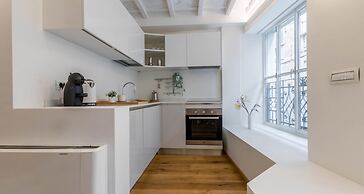 JOIVY Fulcorina Brera Chic apt near the Royal Palace