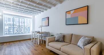 JOIVY Fulcorina Brera Chic apt near the Royal Palace