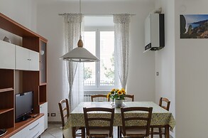 JOIVY Family Apt For 6, Right Next To The Beach