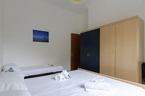 JOIVY Family Apt For 6, Right Next To The Beach