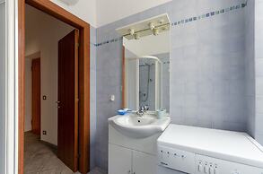 JOIVY Family Apt For 6, Right Next To The Beach