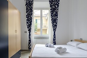 JOIVY Family Apt For 6, Right Next To The Beach