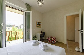 JOIVY Chic Chiavari Apt With 2 Spacious Terraces