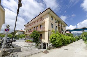 JOIVY Chic Chiavari Apt With 2 Spacious Terraces