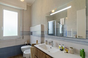 JOIVY Chic Chiavari Apt With 2 Spacious Terraces