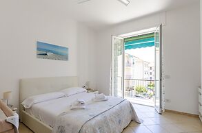 JOIVY Apt For 6, Near Centre, Beach And Train Station