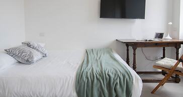 JOIVY Bright Studio For 3 Near Porta Romana And Ied