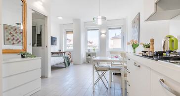 JOIVY Bright Studio For 3 Near Porta Romana And Ied