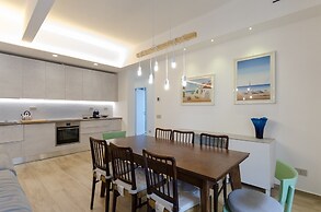 JOIVY Apt For 6, W/Terrace Near Beach In Sestri Levante