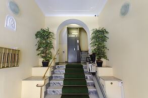 JOIVY Spacious Family Apt For 4, In Carignano, Genoa