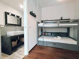 JOIVY Spacious Family Apt For 4, In Carignano, Genoa