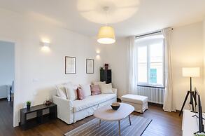 JOIVY Spacious Family Apt For 4, In Carignano, Genoa