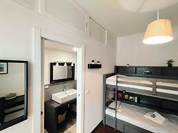 JOIVY Spacious Family Apt For 4, In Carignano, Genoa