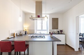 JOIVY Spacious Family Apt For 4, In Carignano, Genoa