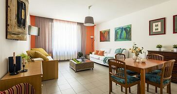 JOIVY Charming Flat Near Train Station