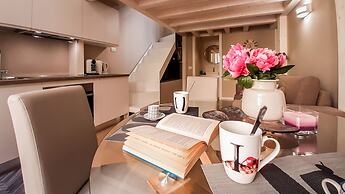 JOIVY Sophisticated 2 Br Loft For 4