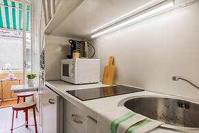 JOIVY Lovely Studio For 2 W/Balcony Near Duomo