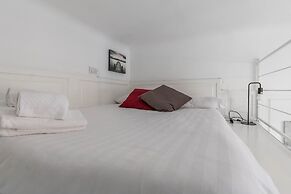 JOIVY Lovely Studio For 2 W/Balcony Near Duomo