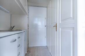 JOIVY Lovely Studio For 2 W/Balcony Near Duomo