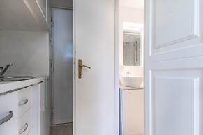 JOIVY Lovely Studio For 2 W/Balcony Near Duomo